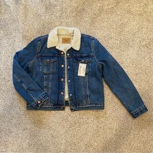 NWT Levi’s Signature fleece lined trucker jacket